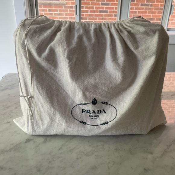 Prada saffiano tote purse - Picture 9 of 11